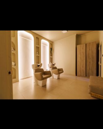 Picture of صالون بالشعب البحري في موقع مميز 