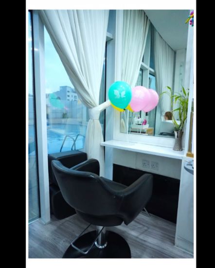 Picture of صالون نسائي مجهز في السالمية بجانب مرينا مول